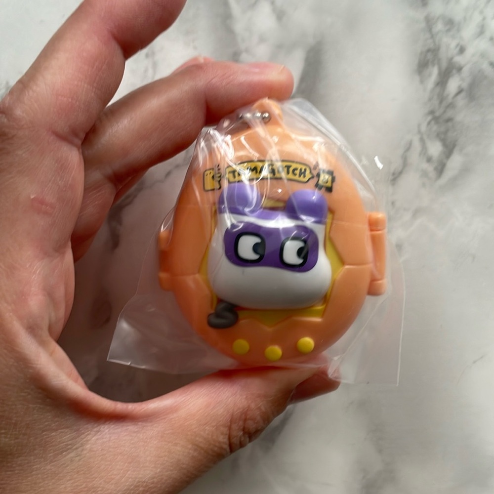 Tamagotchi Gachapon toy/keychain - sealed orange